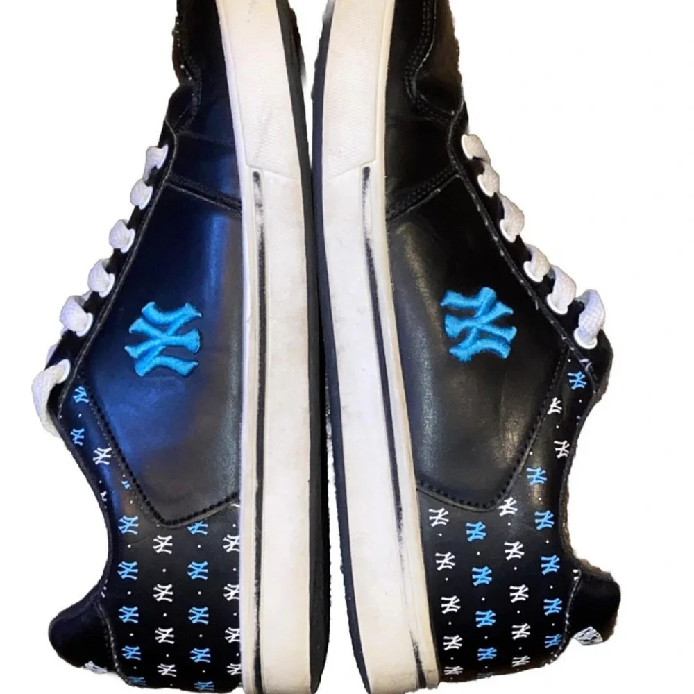New York Yankees Leather Sneakers Logo Navy Embroidered Women's 5.5